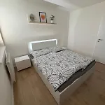 Topolcianska - Cozy With Parking, Ac & 10min Tram To Old Town Apartamento Bratislava