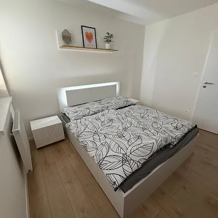 Topolcianska - Free Garage Parking & 10min Tram To Center Lejlighed Bratislava