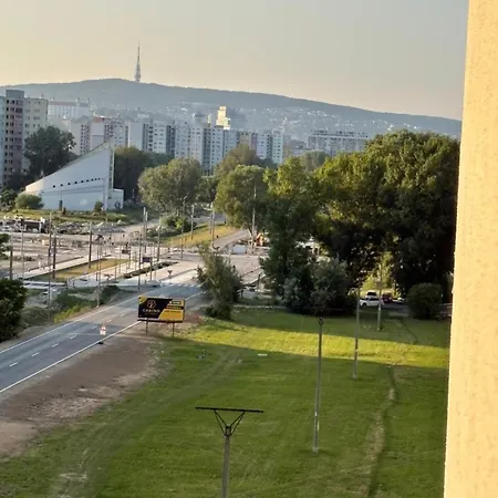 Topolcianska - Free Garage Parking & 10min Tram To Center Lejlighed