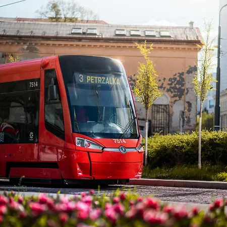 アパート Topolcianska - Cozy With Parking, Ac & 10min Tram To Old Town ブラチスラヴァ