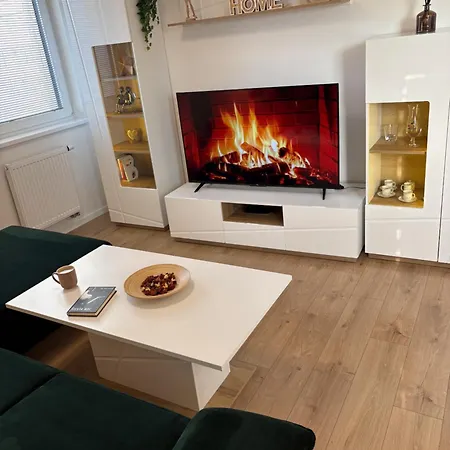 Topolcianska - Cozy With Parking, Ac & 10min Tram To Old Town 公寓 *
