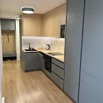 Topolcianska - Cozy With Parking, Ac & 10min Tram To Old Town